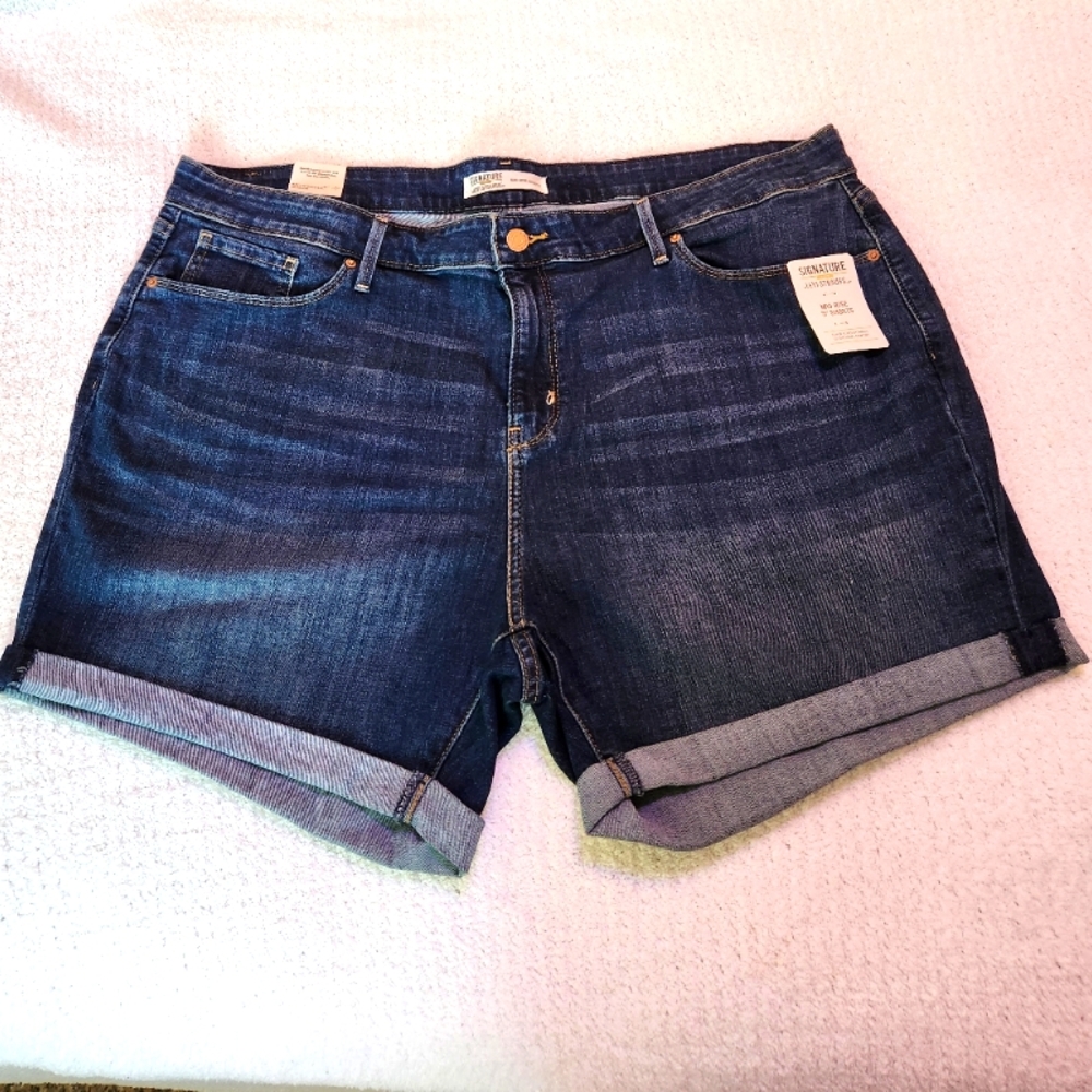 Levis short